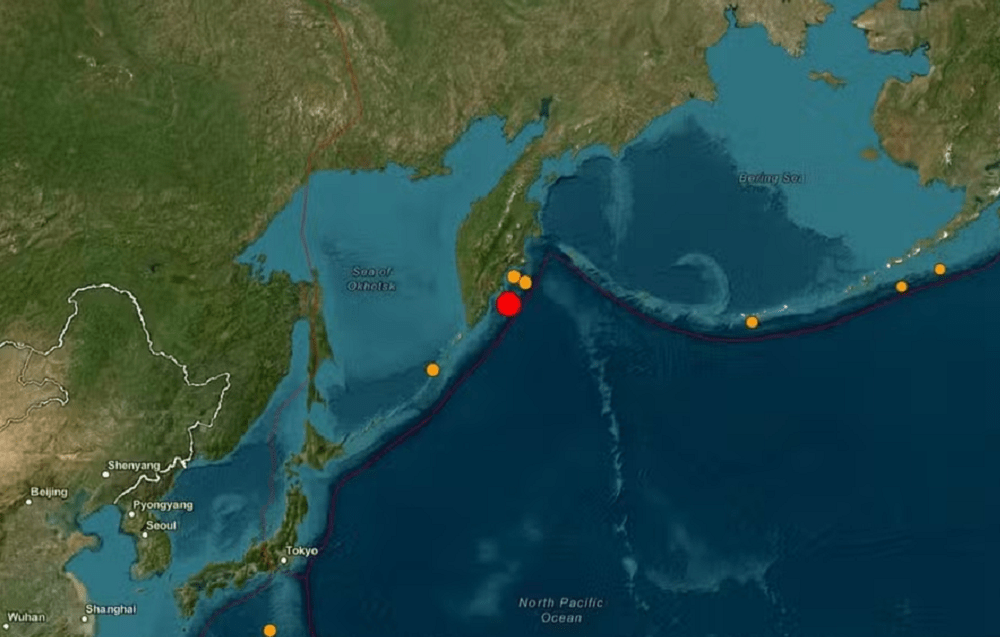 Vulcão entra em erupção após 450 anos em região afetada por terremoto na Rússia