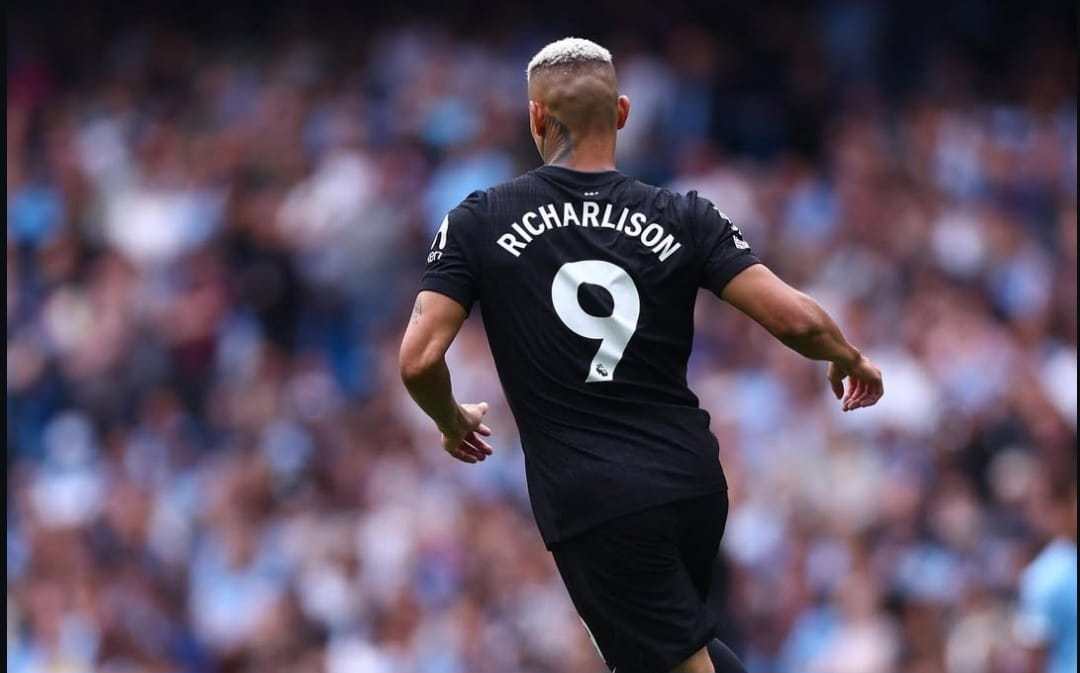 Richarlison desmonta defesa de Guardiola e Tottenham vence Manchester City