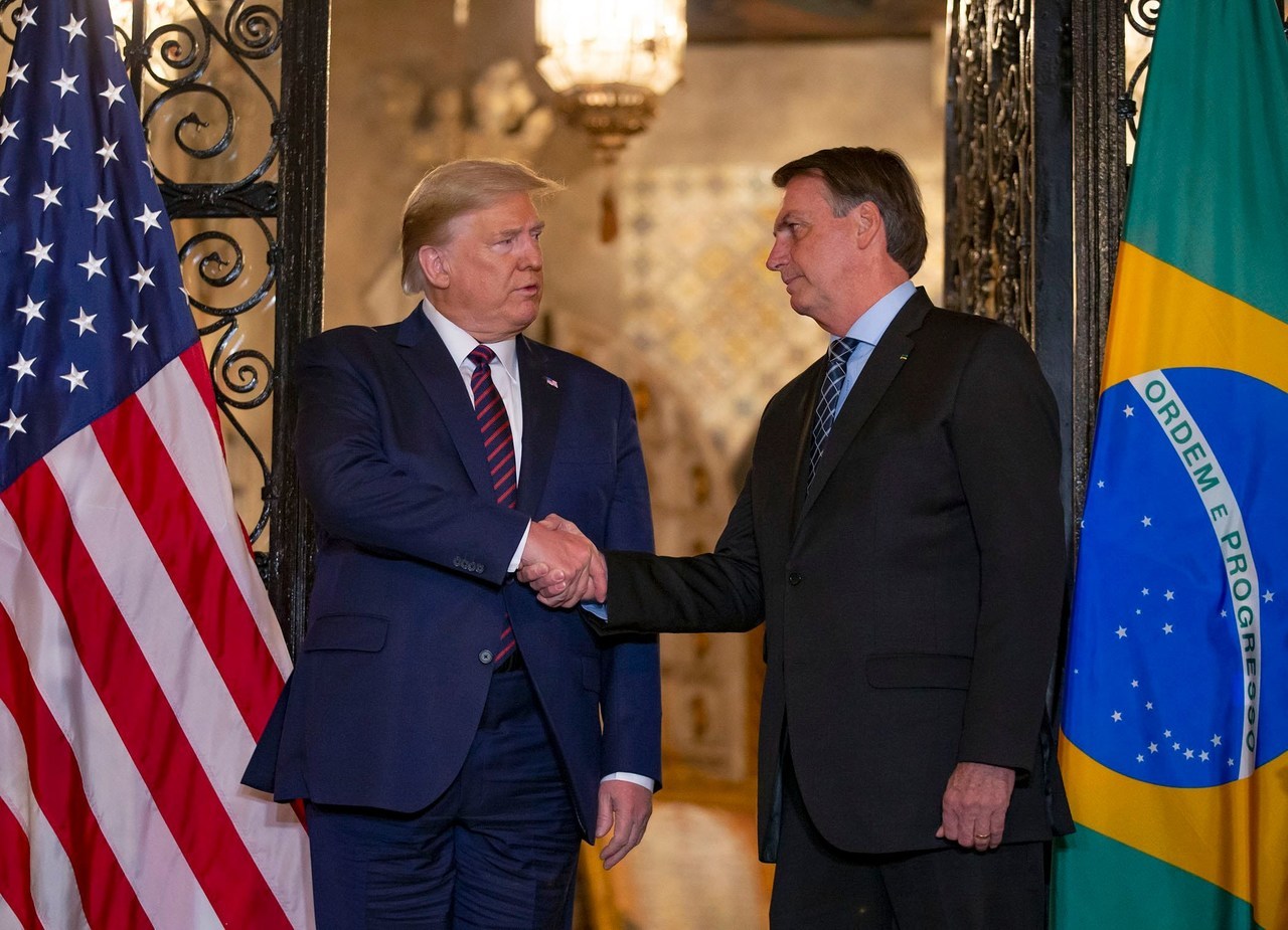 Brasil dá exemplo de democracia aos EUA, diz texto do New York Times após condenação de Bolsonaro