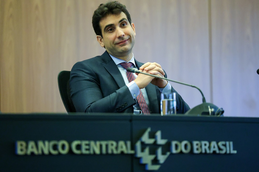 Copom reforça Selic em 15% por ‘período prolongado’ e pede perseverança para reancorar expectativas