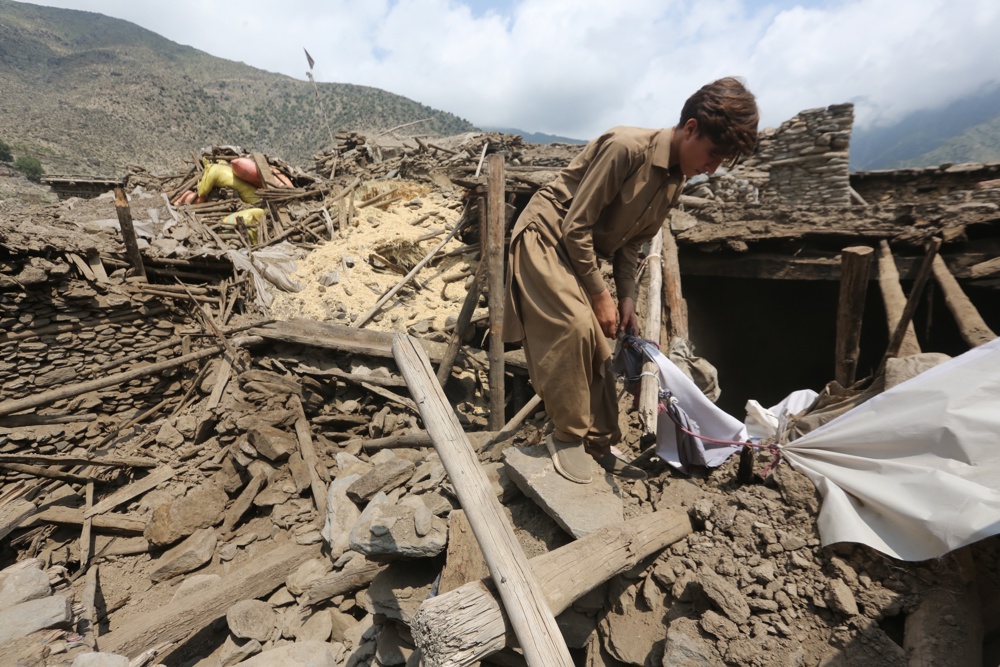 Número de mortos em terremoto no Afeganistão passa de 1.400