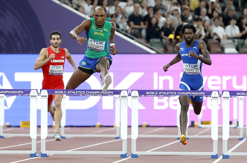 Alison dos Santos vai à semi no Mundial; Brasil volta à final do salto com vara após 10 anos