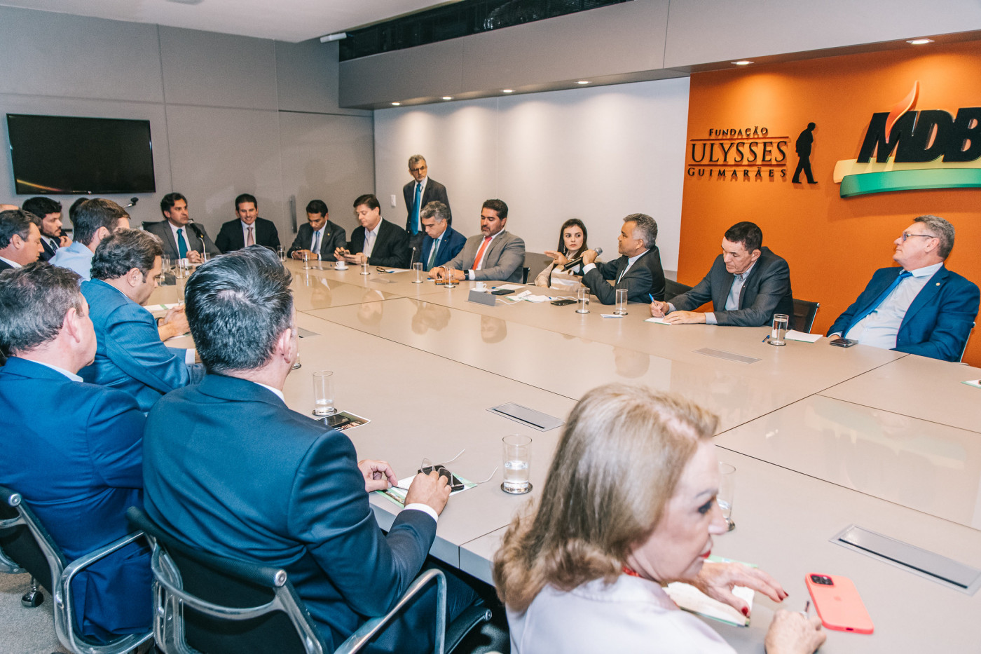 MDB deve esperar texto da anistia para decisão oficial; líderes veem partido dividido