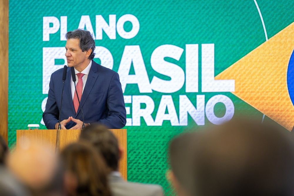 Haddad defende equipe econômica, cita Delfim Netto e compara projeções do mercado com astrologia