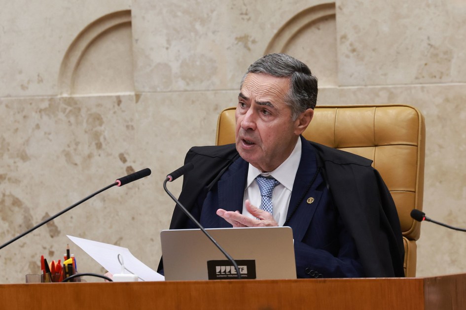 Ministro Luís Roberto Barroso durante sessão plenária do STF  
