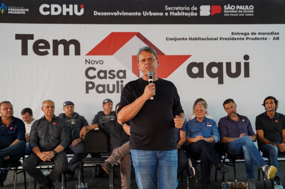 O governador Tarcísio de Freitas discursa durante agende em Presidente Prudente, interior de São Paulo