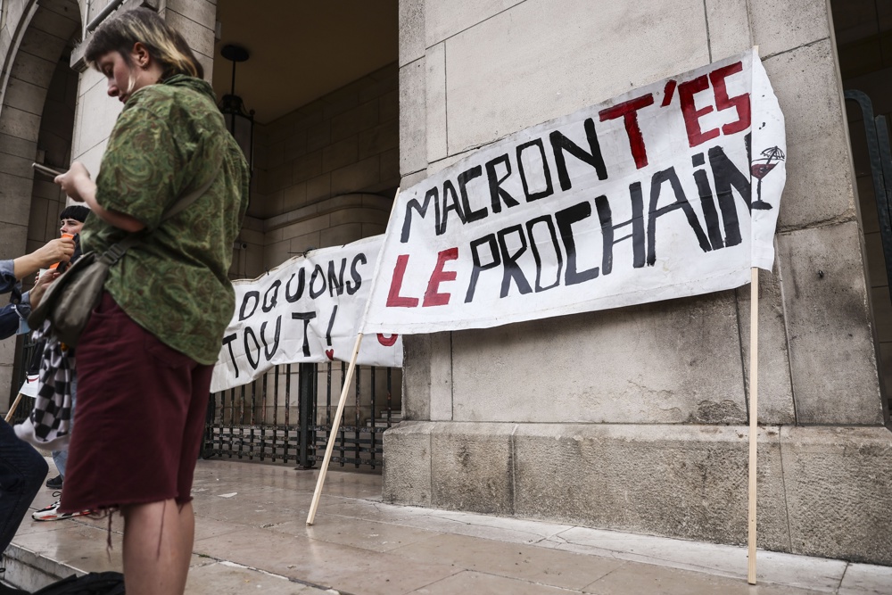 França mergulhada em mais uma crise política