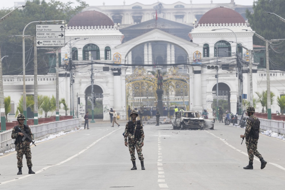 Nepal impõe toque de recolher após onda de protestos