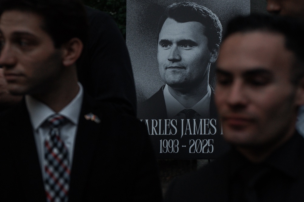 Empresas, influenciadores e o caso Charlie Kirk: a fronteira entre marketing e risco reputacional