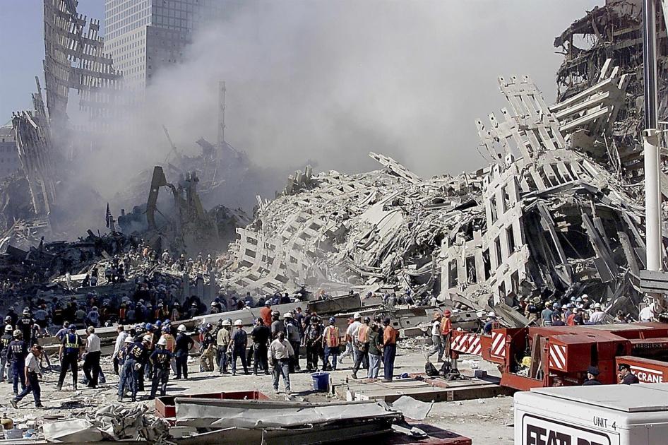 Equipe de resgate nos escombros da queda das Torres Gêmeas em Nova York, nos EUA