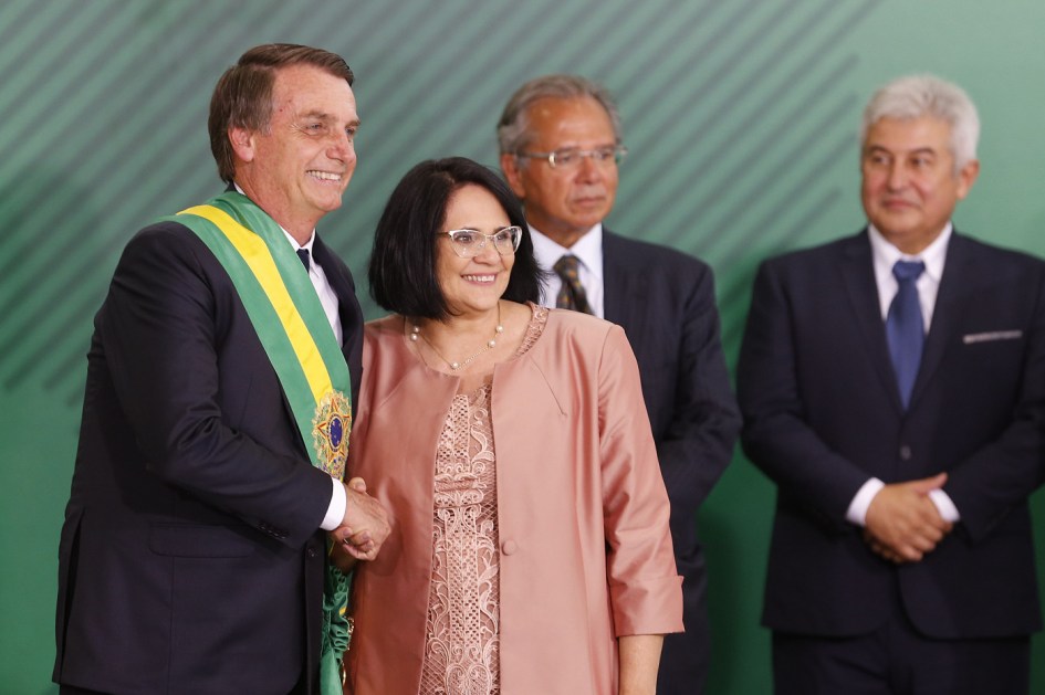 O presidente Jair Bolsonaro (PSL) empossa Damares Alves como ministra da Mulher, Família e Direitos Humanos