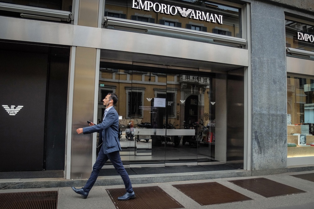 Testamento de Armani impõe venda gradual do grupo ou abertura de capital em bolsa