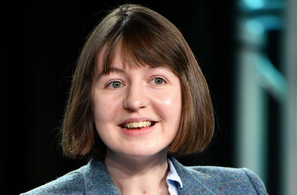 Sally Rooney vence prêmio literário no Reino Unido e não comparece à entrega por temer prisão