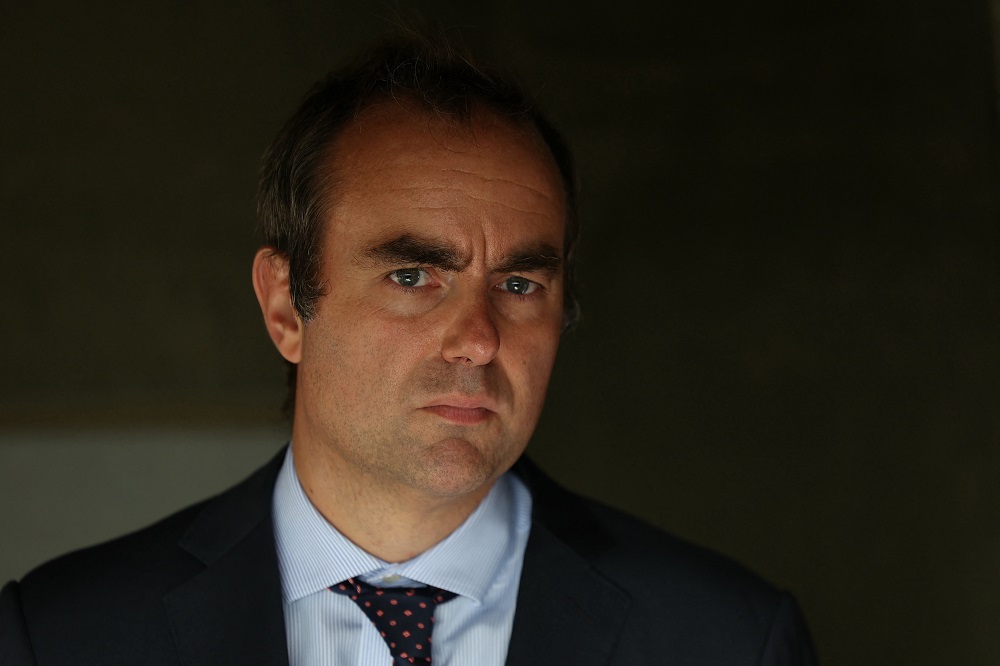 Macron nomeia Sébastien Lecornu, titular da Defesa, como primeiro-ministro