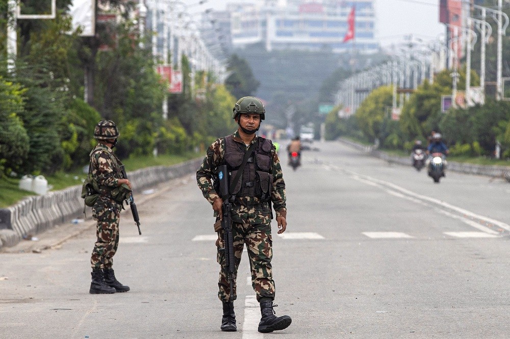 Exército nepalês controla Katmandu após protestos violentos