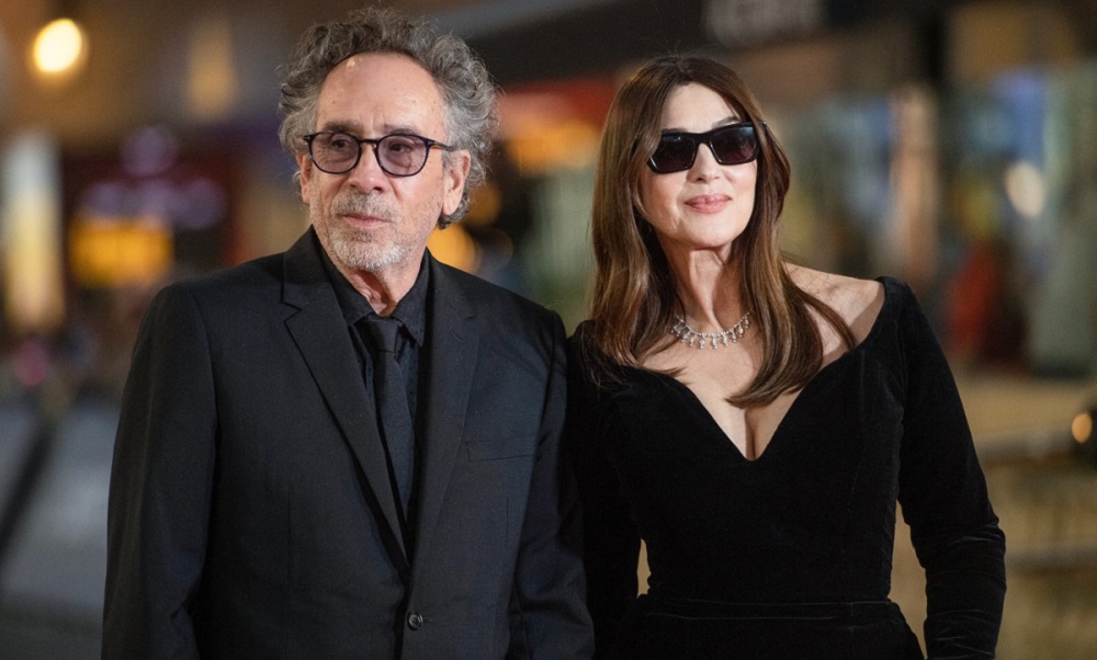 O diretor americano Tim Burton (E) e a atriz italiana Monica Bellucci