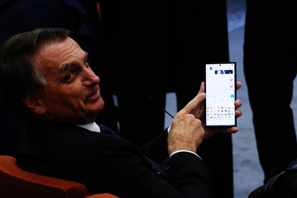 O ex-presidente Jair Messias Bolsonaro (PL) antes do início de seu depoimento ao ministro Alexandre de Moraes na sede do Supremo Tribunal Federal