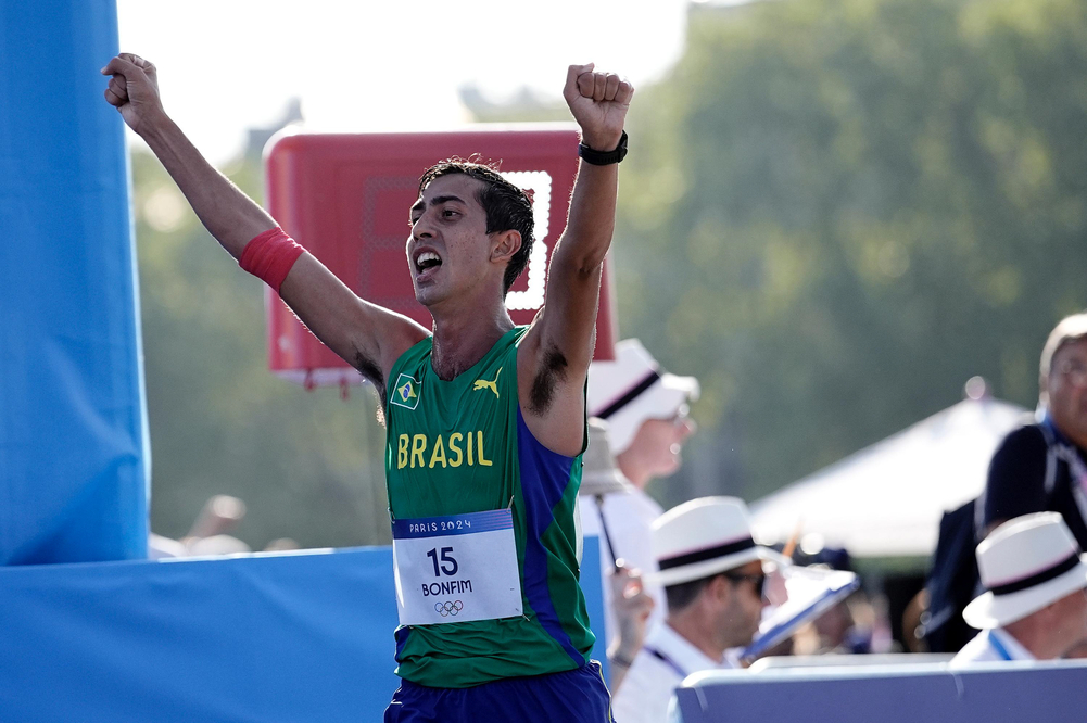 Caio Bonfim recupera aliança de casamento perdida no Mundial de Tóquio