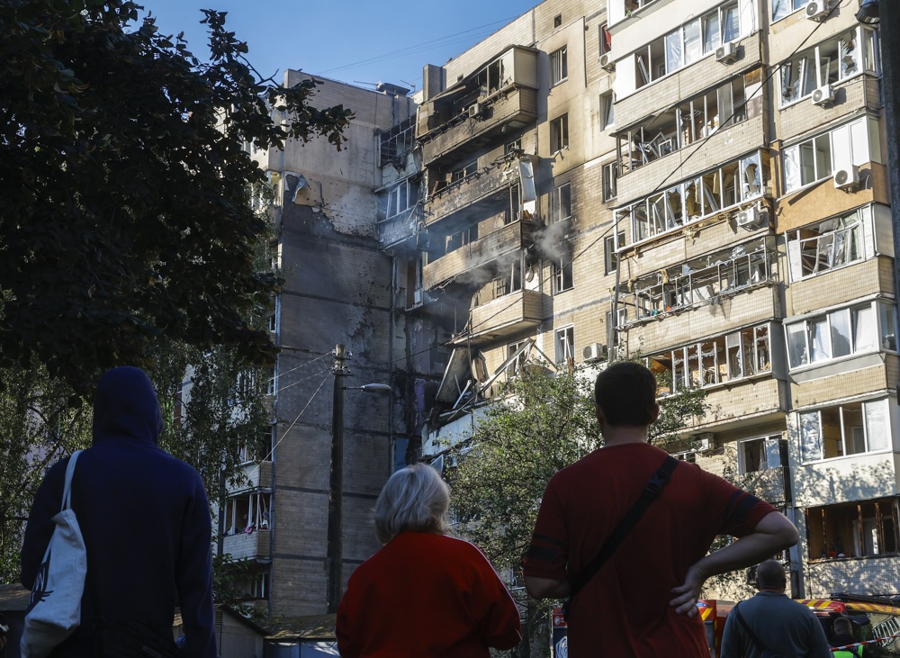 Zelensky afirma que ataque aéreo russo deixou 4 mortos e 44 feridos