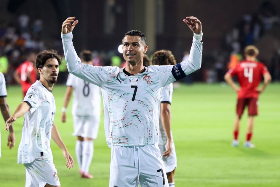 Cristiano Ronaldo, de Portugal, comemora após marcar o quarto gol da equipe na vitória sobre a Armênia, pelas Eliminatórias do Grupo F da Copa do Mundo de 2026,
