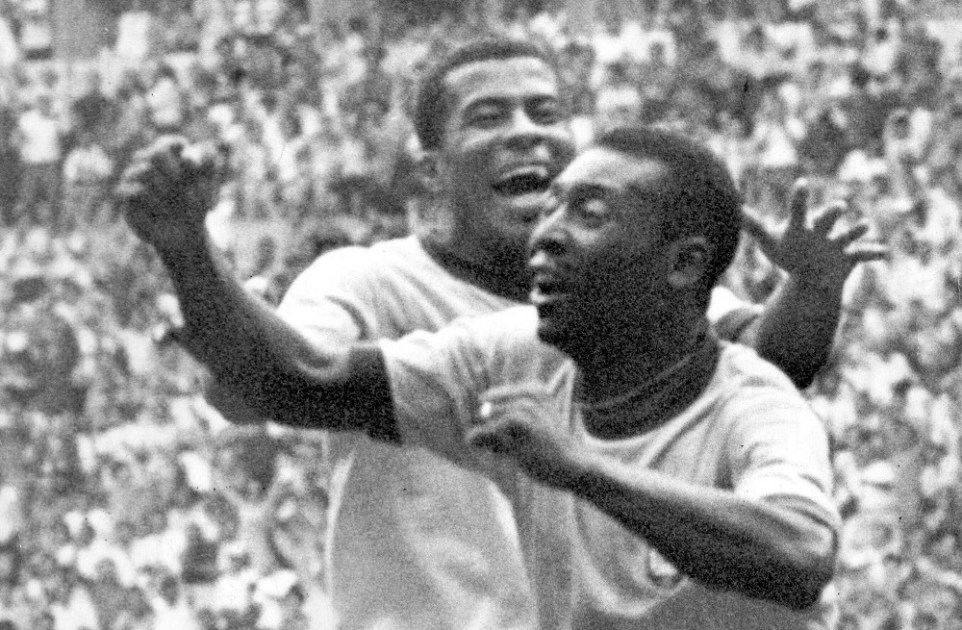 Pelé e Jiriznho comemoram