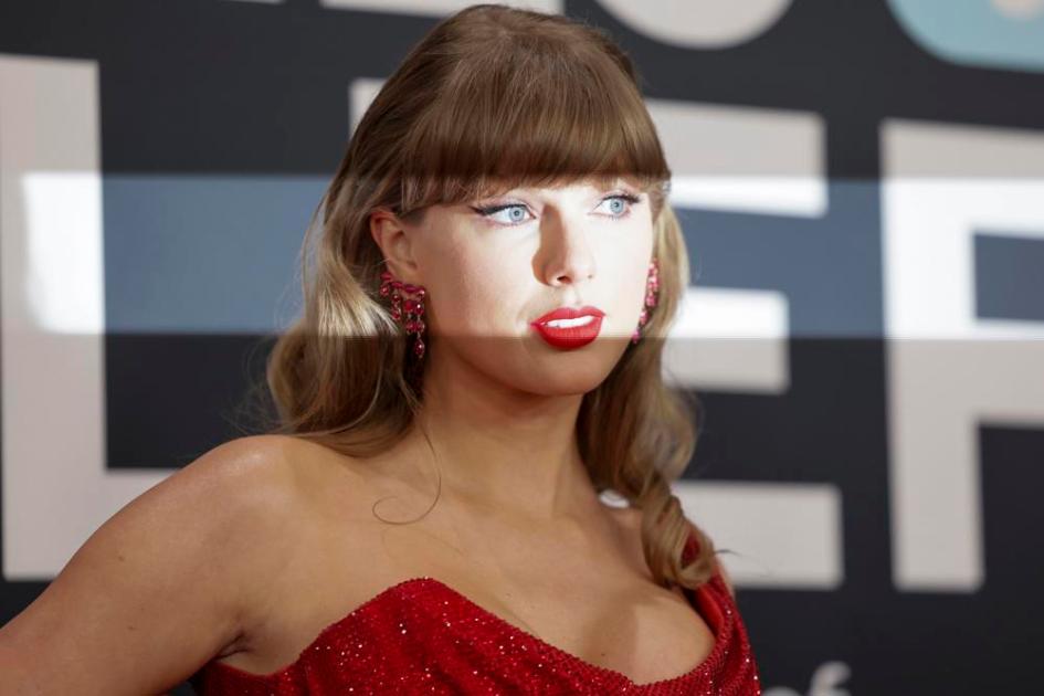 A cantora e compositora norte-americana Taylor Swift no tapete vermelho da 67ª cerimônia anual do Grammy