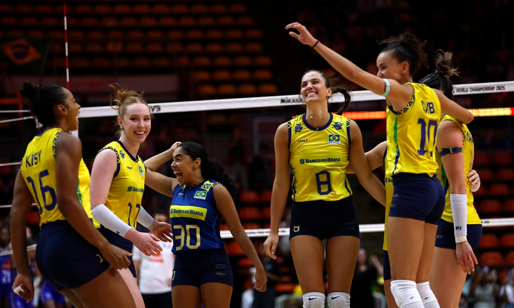 Brasil bate França e se classifica às semifinais do Mundial de vôlei feminino