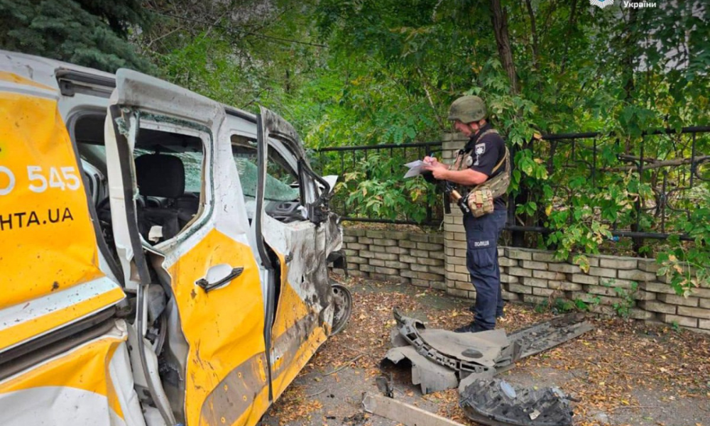 24 pessoas que aguardavam para receber o pagamento de suas aposentadorias morreram, nesta terça-feira (9), em Donetsk, no leste da Ucrânia