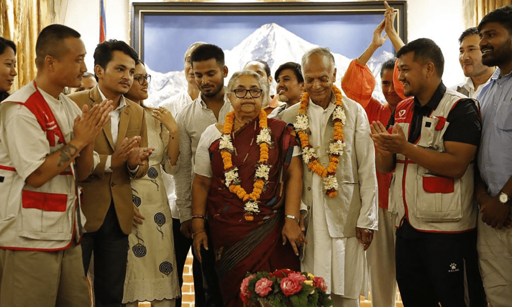 Nepal tem primeira líder mulher após protestos violentos