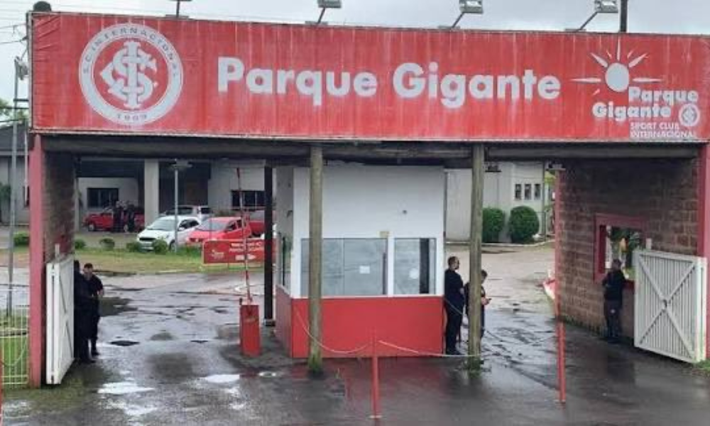 Torcedores invadem CT do Inter para protestar contra jogadores em semana de Gre-Nal