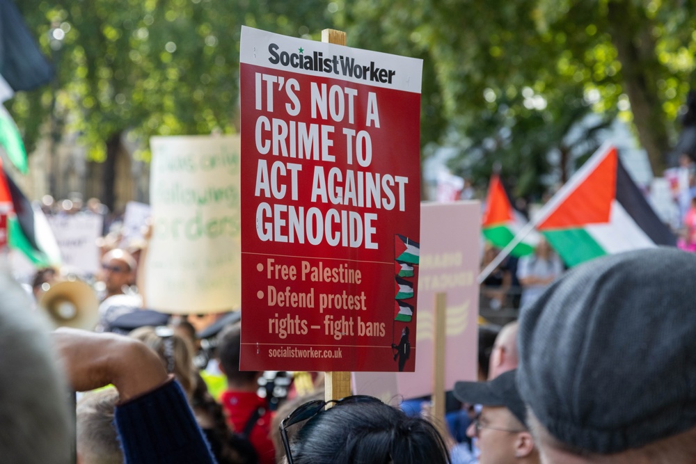 Protesto em Londres de grupo pró-Palestina considerado terrorista pelo governo termina com 150 presos