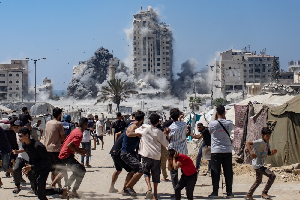 Israel destrói outro grande edifício residencial na Cidade de Gaza