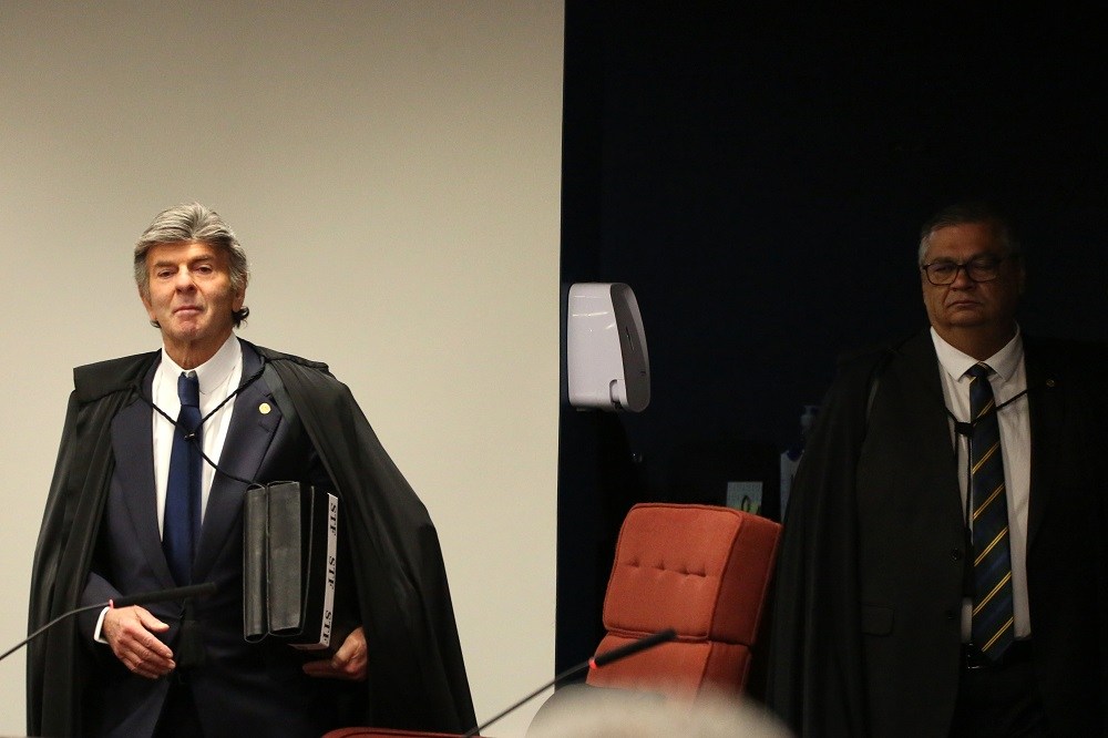 ‘Incompetência absoluta para o julgamento impõe a nulidade de todos os atos decisórios’, diz Fux durante voto
