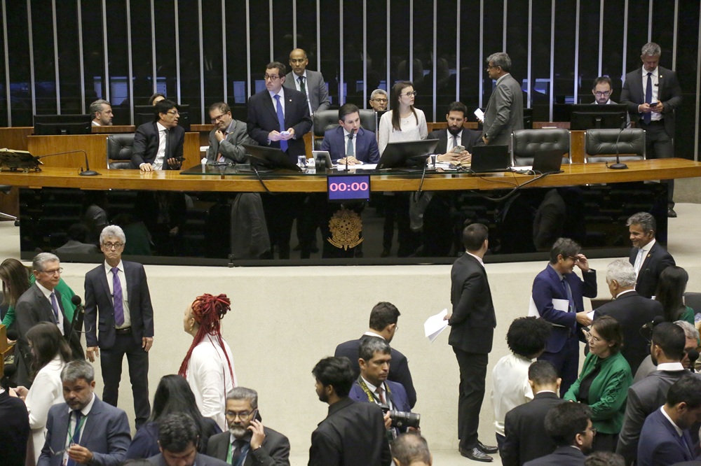 Movimentos sociais de esquerda convocam protestos contra o Congresso