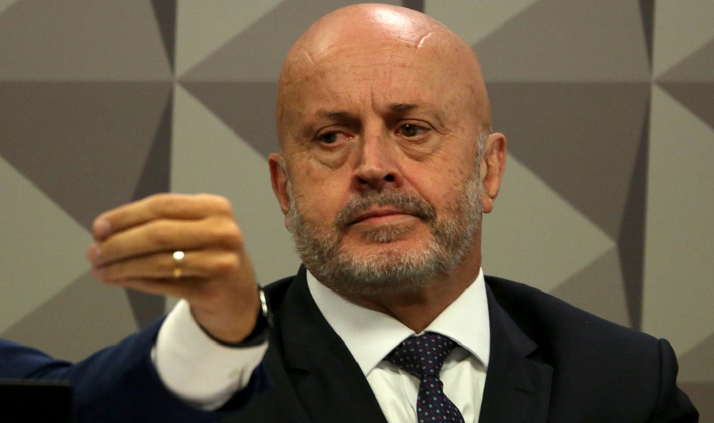 Relator chama 'Careca do INSS' de ladrão, advogado reage e confusão suspende CPMI