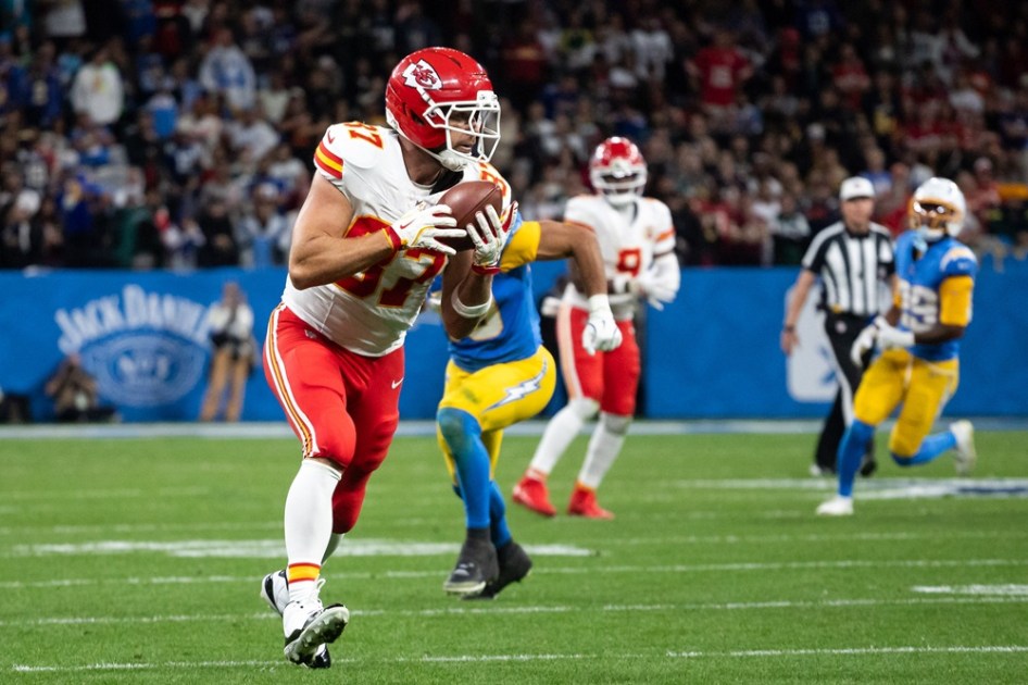 Travis Kelce (Chiefs) recebe passe e corre para marcar touchdown