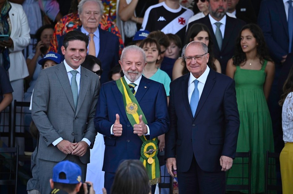 Hugo Motta acompanha o desfile de 7 de Setembro em Brasília ao lado de Lula e Geraldo Alckmin