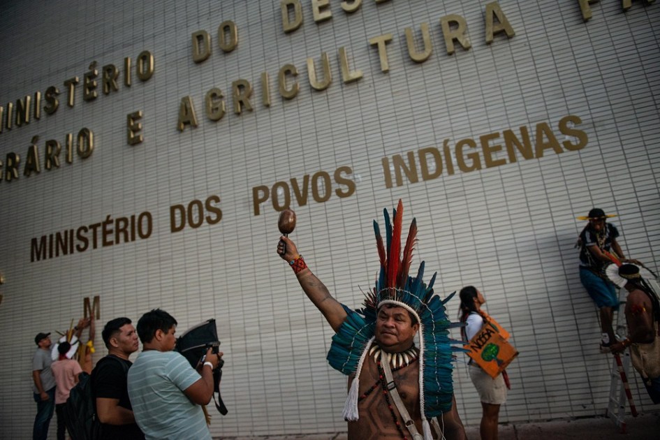 Protesto de indígenas contra o marco temporal realizado na Esplanada dos Ministérios