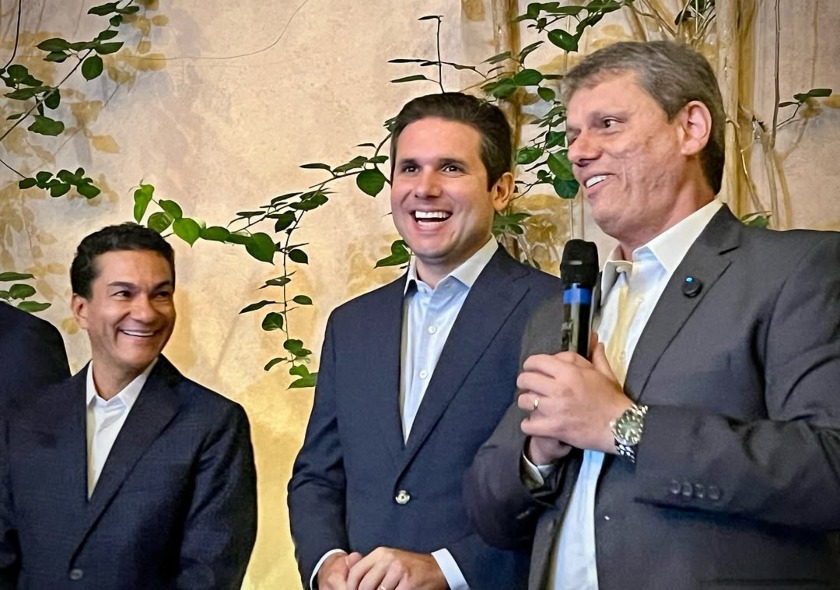 O presidente Nacional do Republicanos, Marcos Pereira, com seus correligionários Hugo Motta, presidente da Câmara, e Tarcísio de Freitas, e o governador de São Paulo, Tarcísio de Freitas