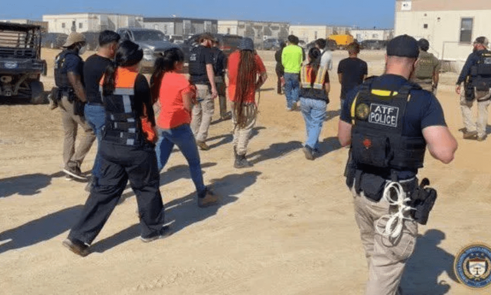 Batida do Departamento de Imigração dos Estados Unidos em fábrica da montadora Hyundai na Geórgia Foto: Bureau Of Alcohol, Tobacco, Firearms And Explosives/NYT
