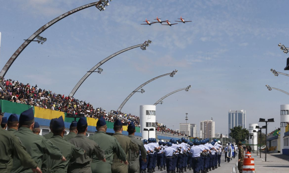 Desfile de 7 de Setembro reúne mais de 5 mil pessoas no Sambódromo o Anhembi