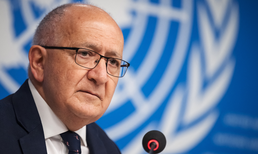 Chris Sidoti, membro da Comissão Internacional Independente de Inquérito sobre os Territórios Palestinos Ocupados, incluindo Jerusalém Oriental, e Israel, concede entrevista coletiva em Genebra em 16 de setembro de 2025. A Comissão de Inquérito acusou Israel de cometer "genocídio" em Gaza na tentativa de "destruir os palestinos" e culpou o primeiro-ministro israelense e outras autoridades de alto escalão pela incitação. (Foto de Fabrice COFFRINI / AFP)