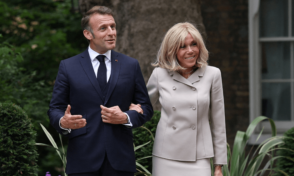 Macron apresentará ‘prova científica’ de que sua esposa nasceu mulher à Justiça dos EUA