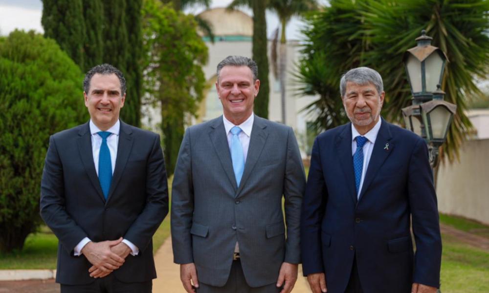 m Brasília, na embaixada da Palestina, o ministro da Agricultura e Pecuária, Carlos Fávaro, participou ao lado do embaixador da Palestina Ibrahim Alzeben, de um encontro de Alto Nível entre com o Conselho de Embaixadores da Liga dos Estados Árabes.
