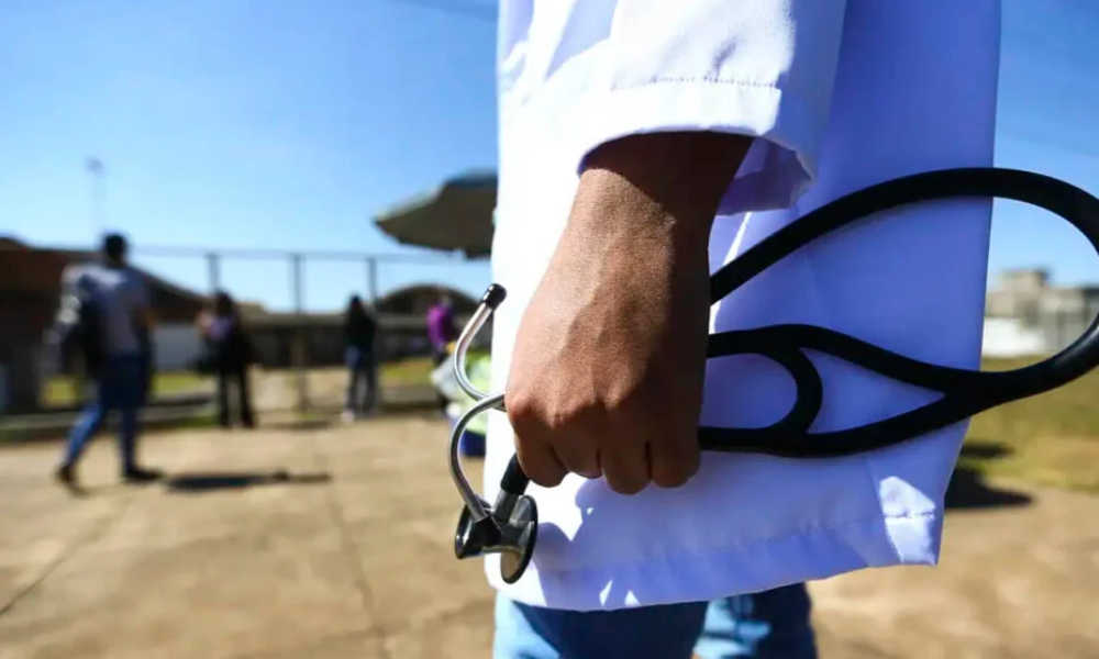 Violência contra médicos cresce 68% em 10 anos e atinge nível recorde no Brasil, aponta CFM