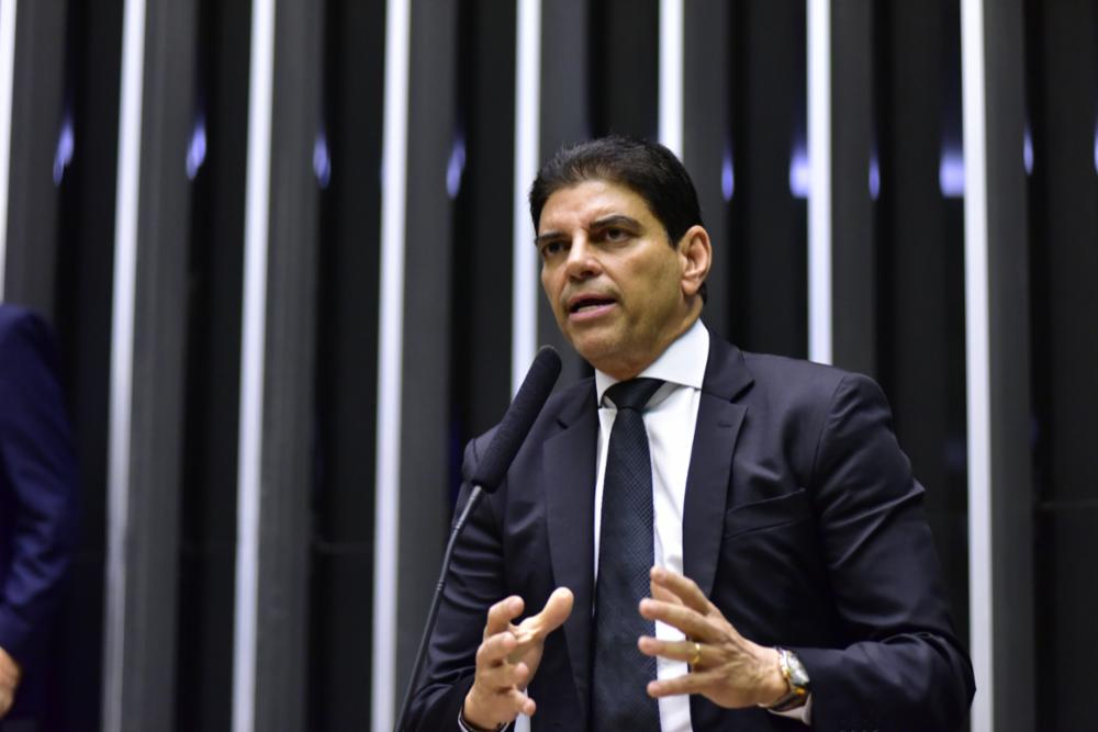 Centrão tenta reincluir voto secreto na PEC da Blindagem, mesmo após derrota