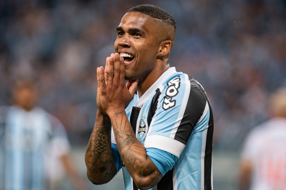 Douglas Costa tem prisão decretada por dívida de pensão alimentícia