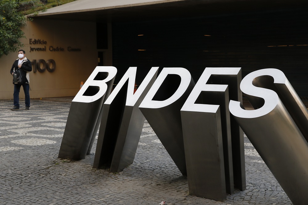 BNDES anuncia apoio financeiro de R$ 40 bilhões para empresas afetadas pelo tarifaço de Trump