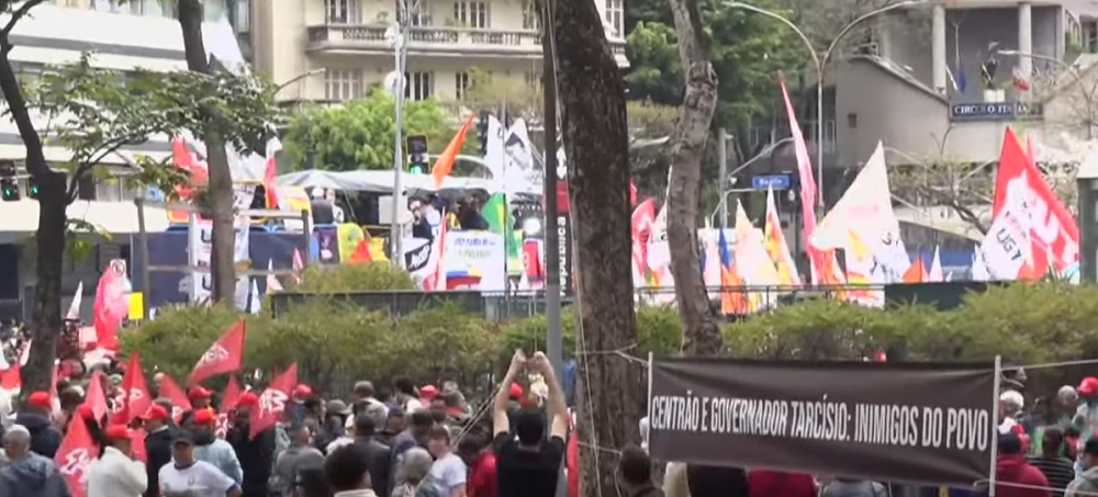 Ato dos Excluídos começa no centro de SP com pedidos de prisão para Bolsonaro