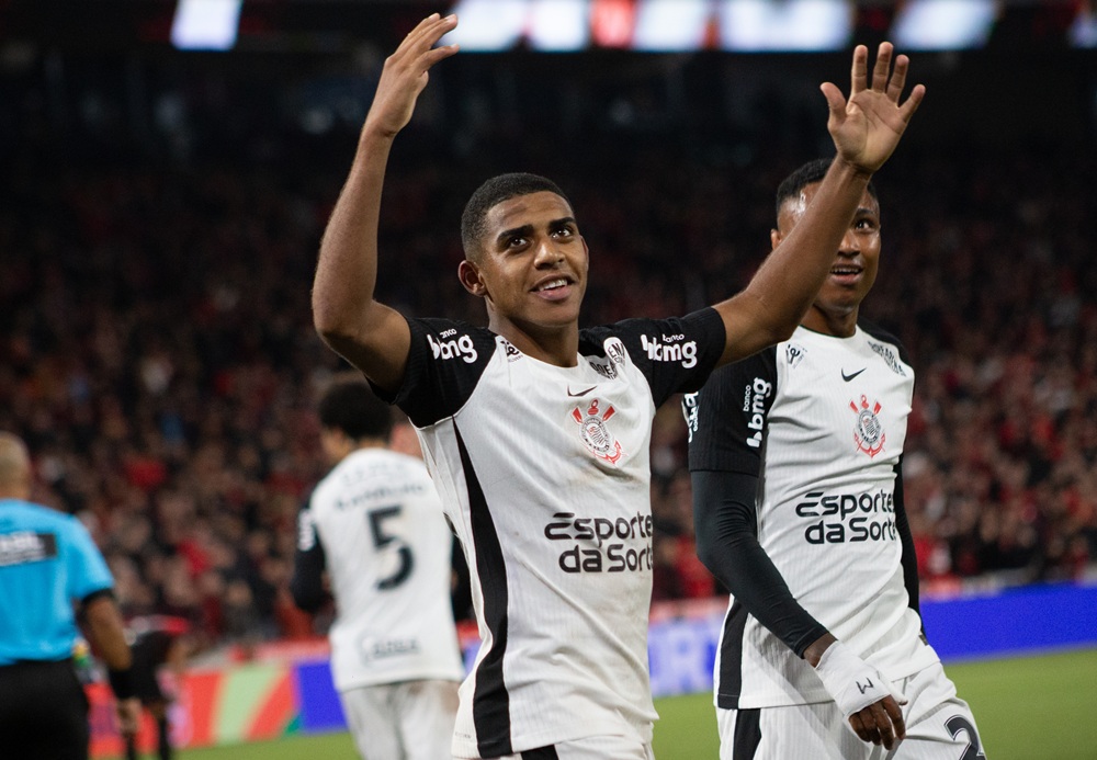 Corinthians celebra boa fase de Gui Negão e se preocupa com lesão de Matheuzinho